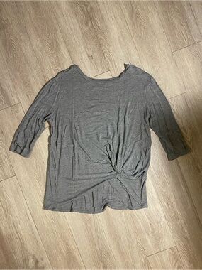 💜3/$25💜 Cupio Gray 3/4 Sleeve Twist Front Top Size Medium